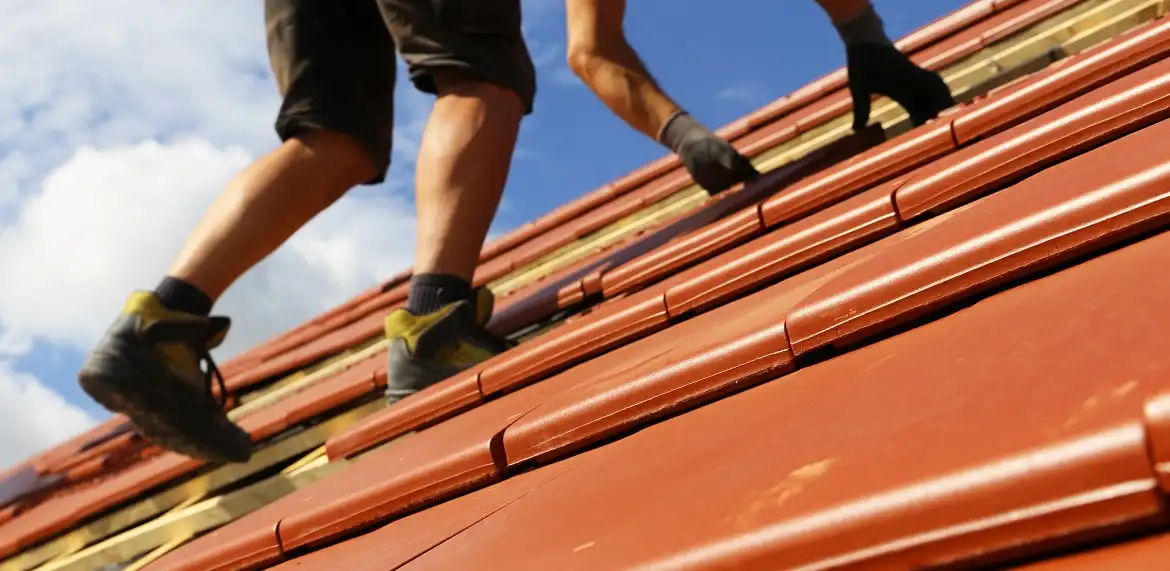 Réparation de toiture en tuile à Vélizy en Île-de-France  